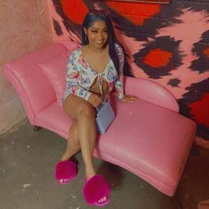 Meet your Posher, Danyelle